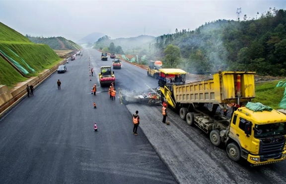 2019年 宜春G220繞城改建工程 路面施工現(xiàn)場(chǎng)